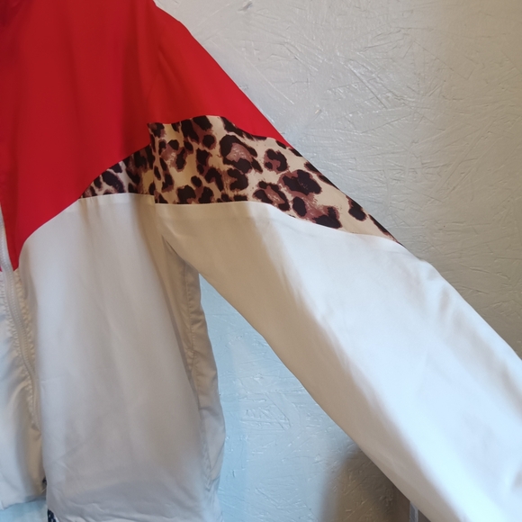Stylish Red and White Women's Jacket Possibly Vintage - Picture 3 of 10